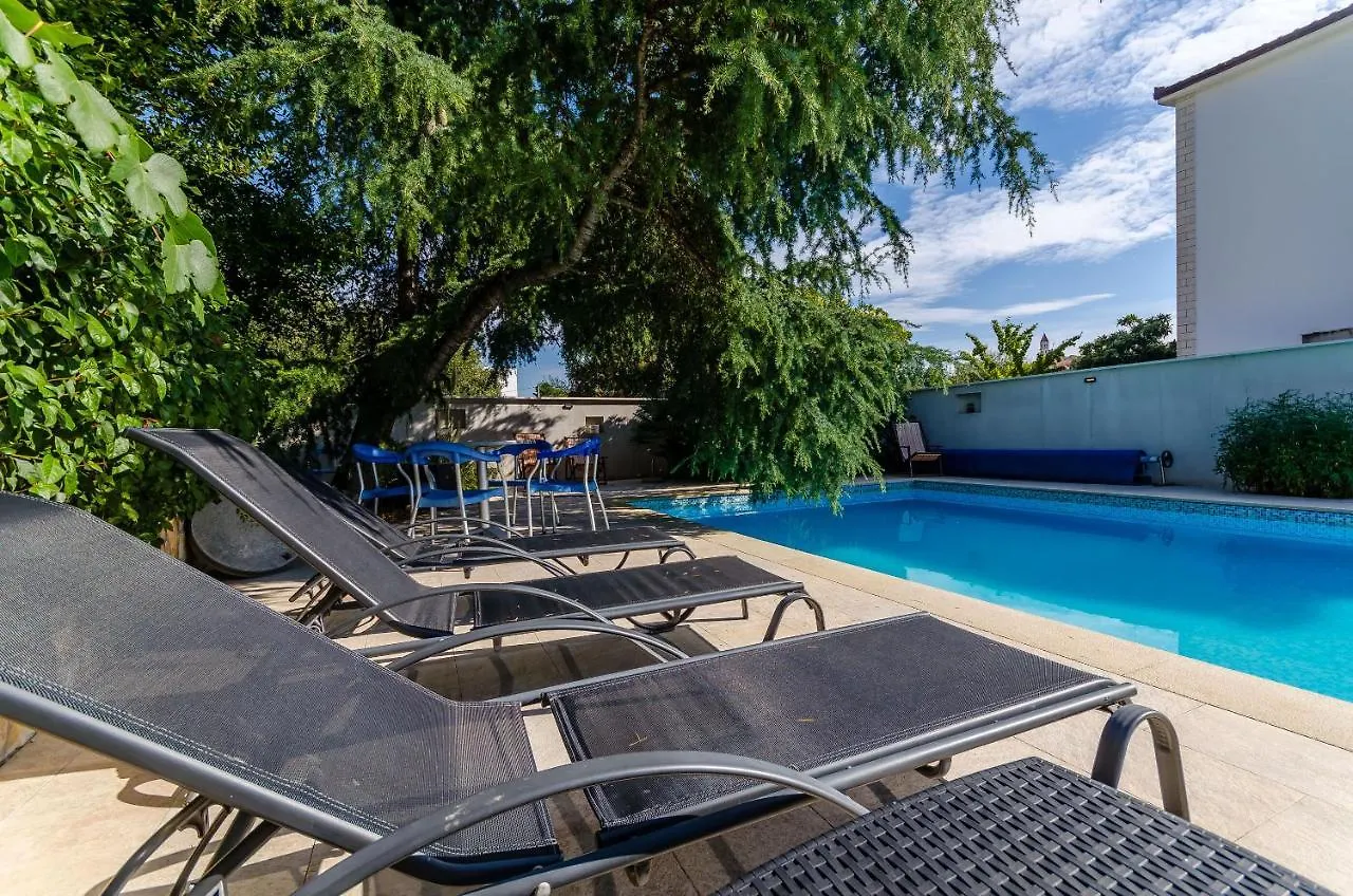 Apartments Milivoj Seget Vranjica