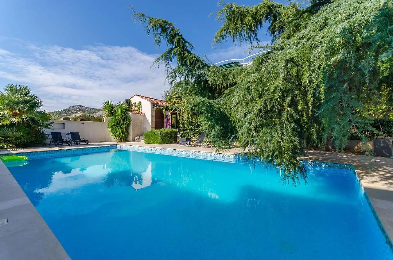 Apartments Milivoj Seget Vranjica