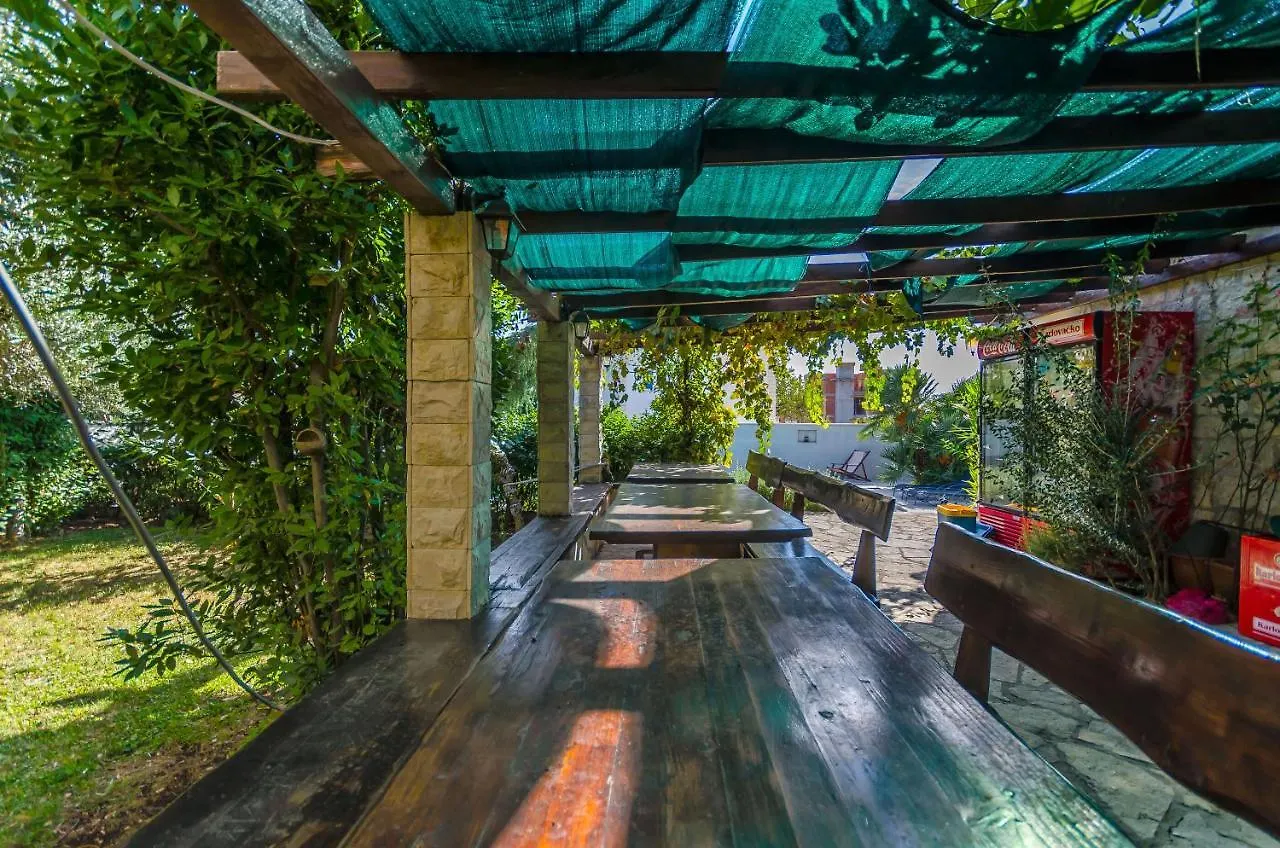 Apartments Milivoj Seget Vranjica