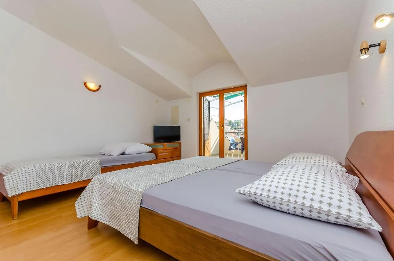 Apartments Milivoj Seget Vranjica