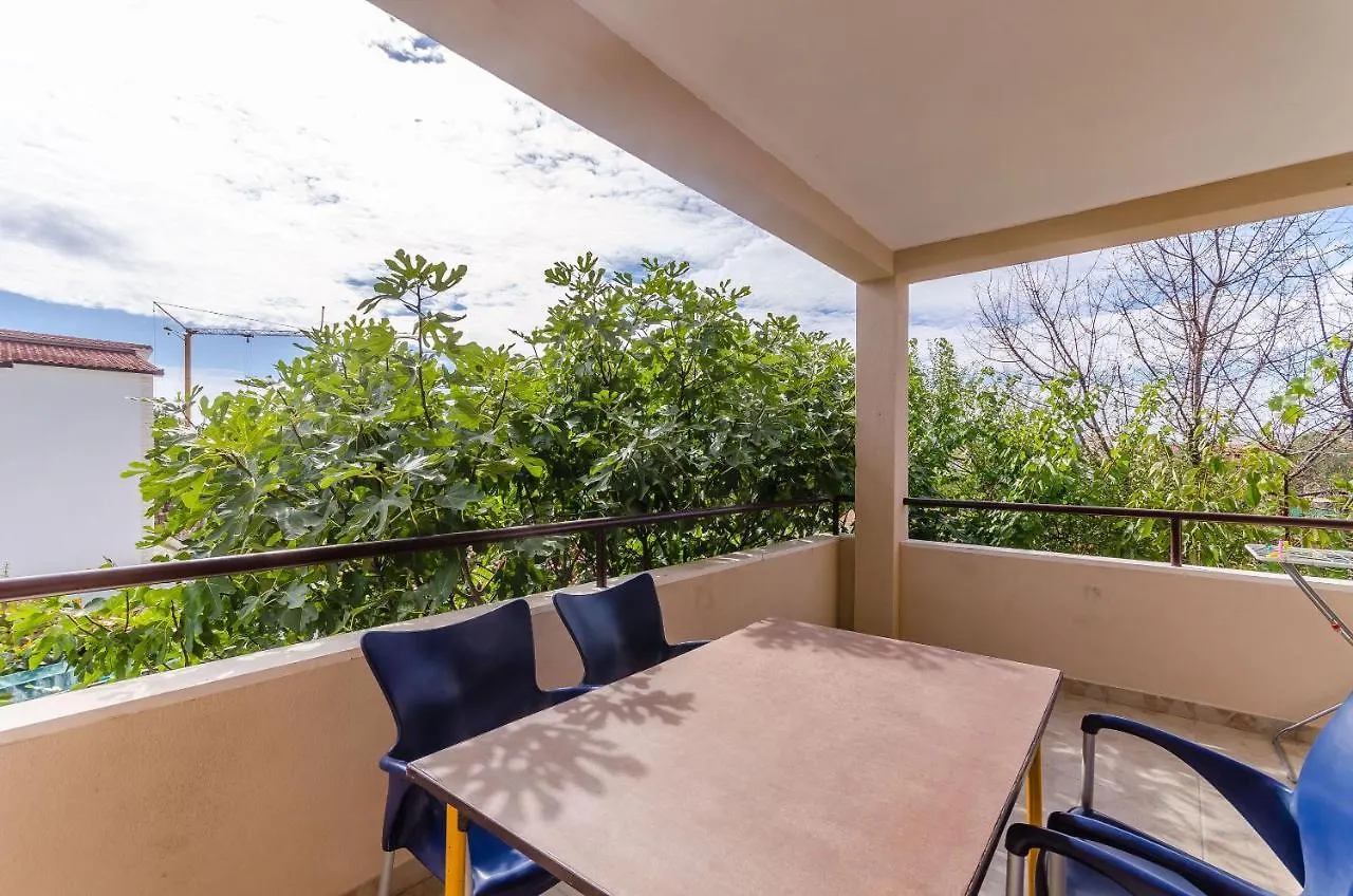 Apartments Milivoj Seget Vranjica